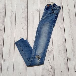 Garage 00 Distressed Jeans